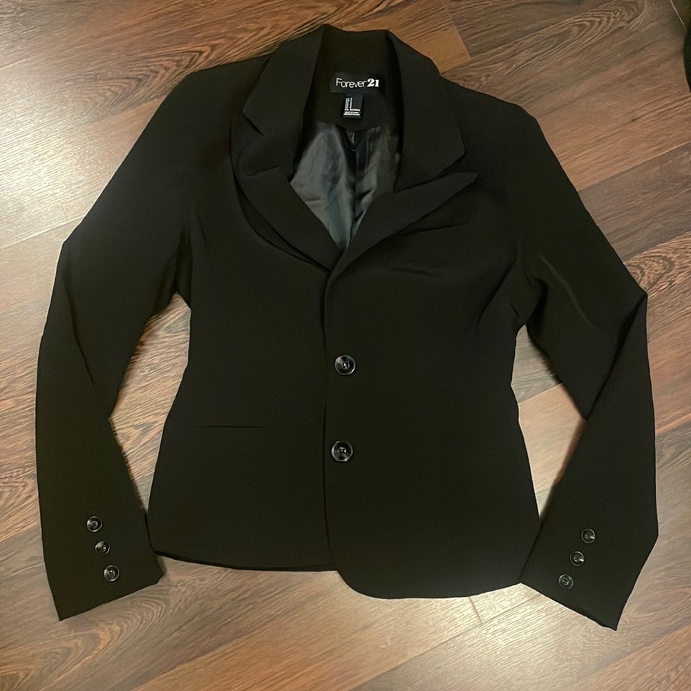 FOREVER 21 SHOULDER PADDED Fitted Black Button Up Blazer with CINCHED waist